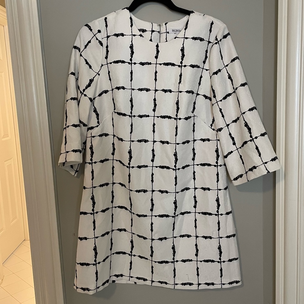 BCBG Black & White Shift Dress - size Small - Picture 5 of 6